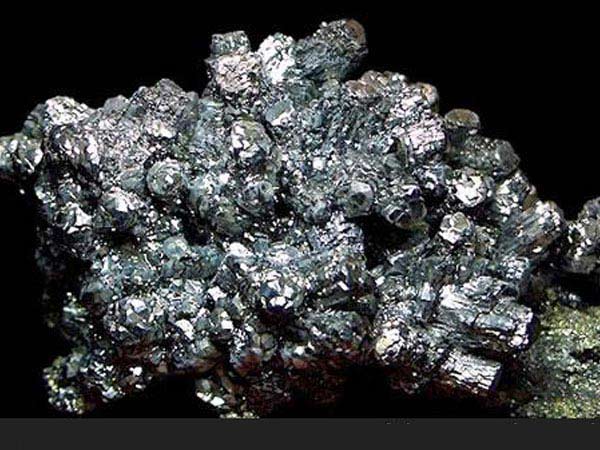 1,钨是钢的重要合金元素,他提高钢的强度,硬度和耐磨性.