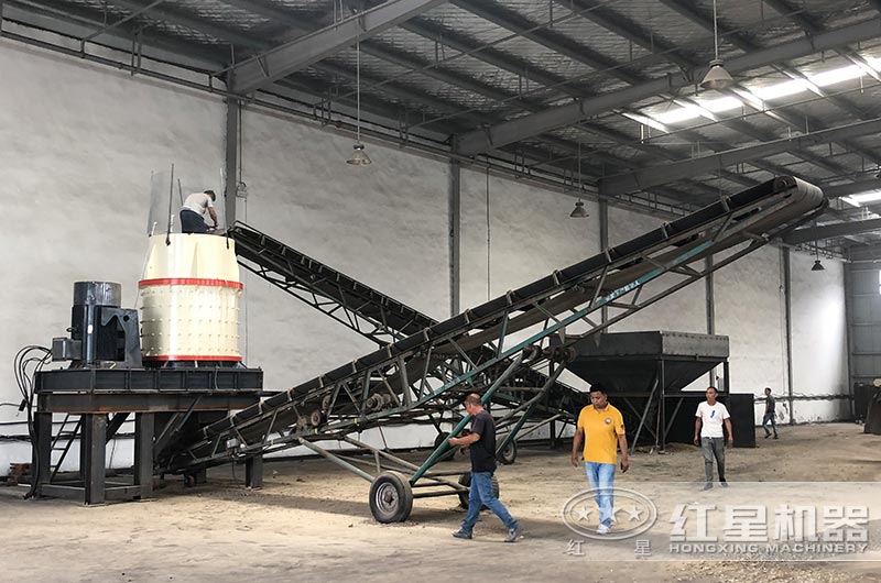 复合式粉碎机现场 复合式粉碎机现场